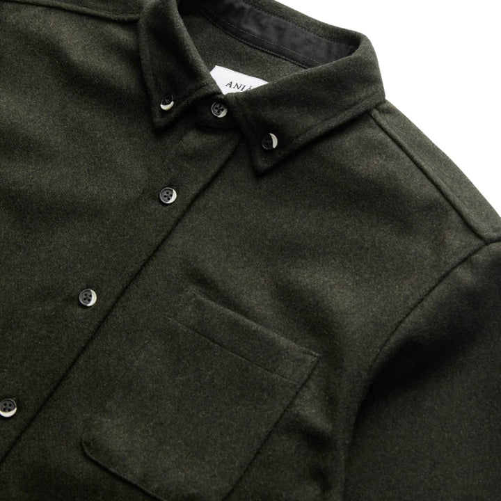 Détails du col du Manteau pour homme en laine molton vert par Anian 