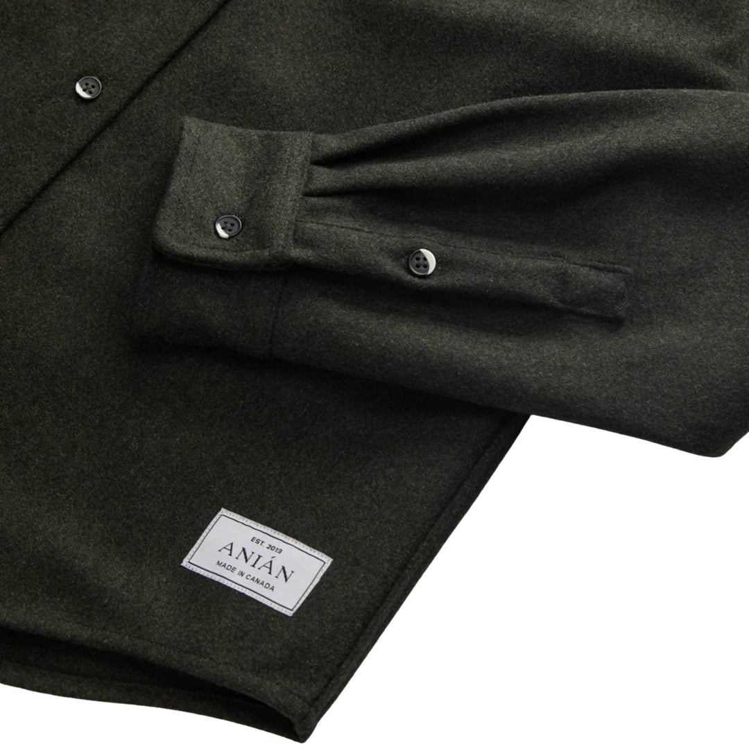 Détails de la manche du Manteau pour homme en laine molton vert par Anian 