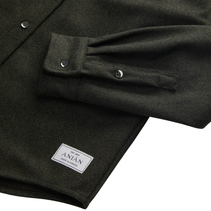 Détails de la manche du Manteau pour homme en laine molton vert par Anian 