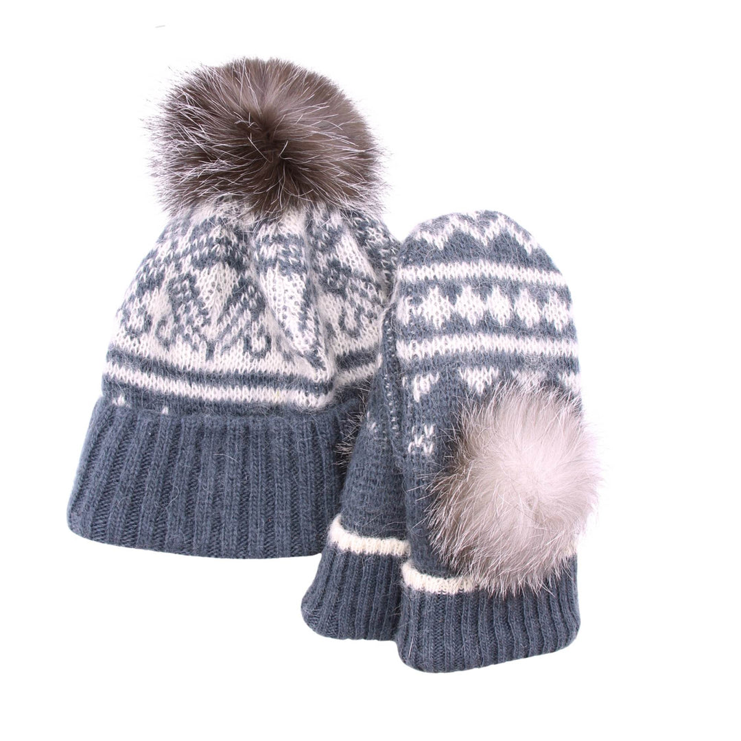 Tuque et mitaines en laine grise et blanche avec pompom en fourrure de renard par Fourrures Audet