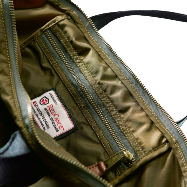 Sac Helmet bag Curstiss P-40 kaki avec poignée par Red Canoe ouvert