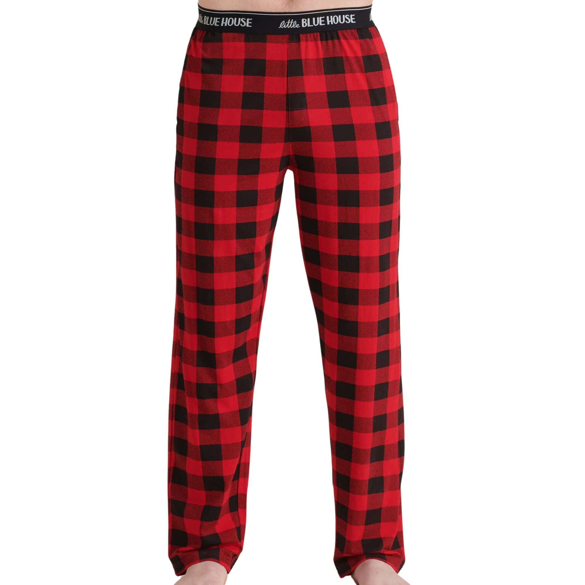 Homme portant un Pantalon de pyjama pour hommes tartan rouge et noir vu de devant