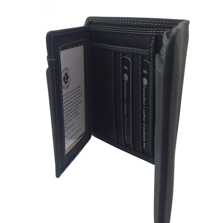 Détails de la fenêtre pour cartes du Portefeuille en cuir de buffle noir w116  par Canadian Leather 
