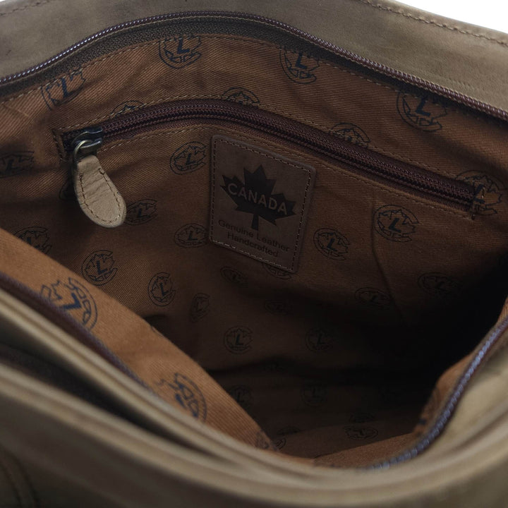 Intérieur du 1e compartiment du Sac organisateur 2004 en cuir de buffle par Canadian Leather