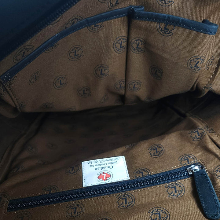 Sac à dos noir en cuir de buffle par Canadian Leather vu de l'intérieur