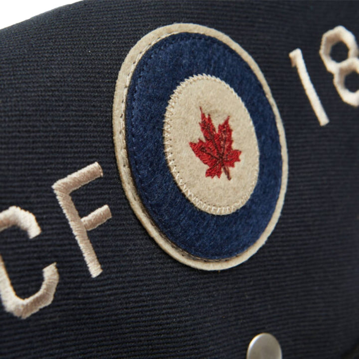 Détails du patch sur le Sac messager RCAF CF-18 bleu par Red Canoe