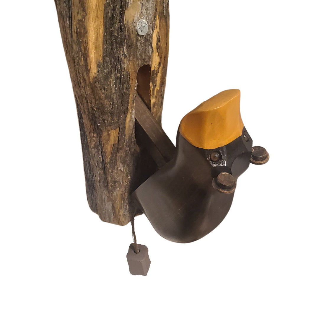 Heurtoir en bois sculpté à la main par Sculptures Tremblay en forme d'ours vu de 3/4