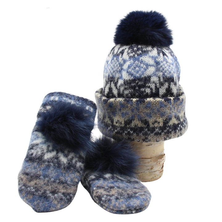Tuque et mitaines en laine islandaise blanches et bleues par Fourrures Audet