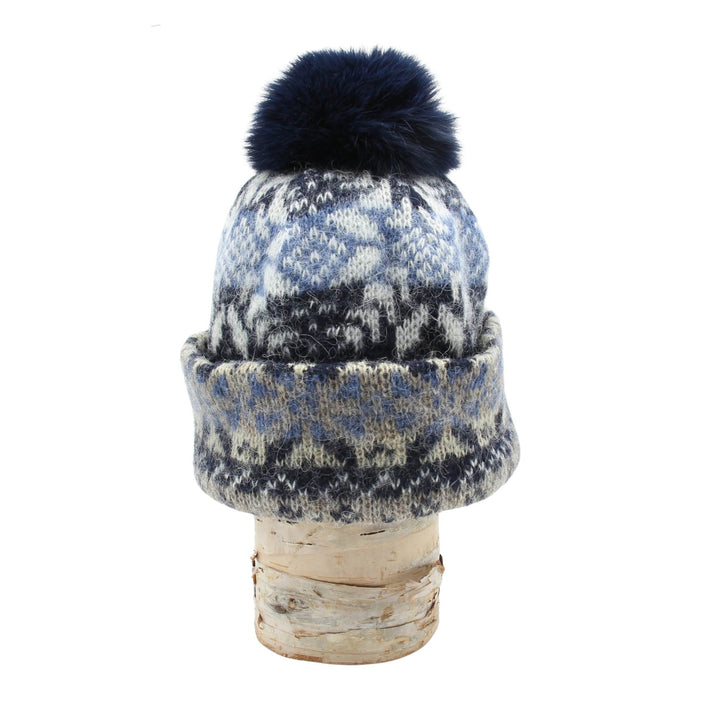 Tuque en laine islandaise blanche,bleue marine et bleue pâle avec pompom marine sur une buche