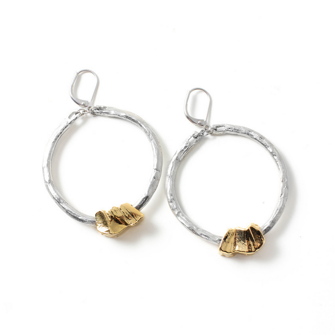 Boucles d'oreilles Anne-Marie Chagnon en anneau d'étain avec pièce dorée