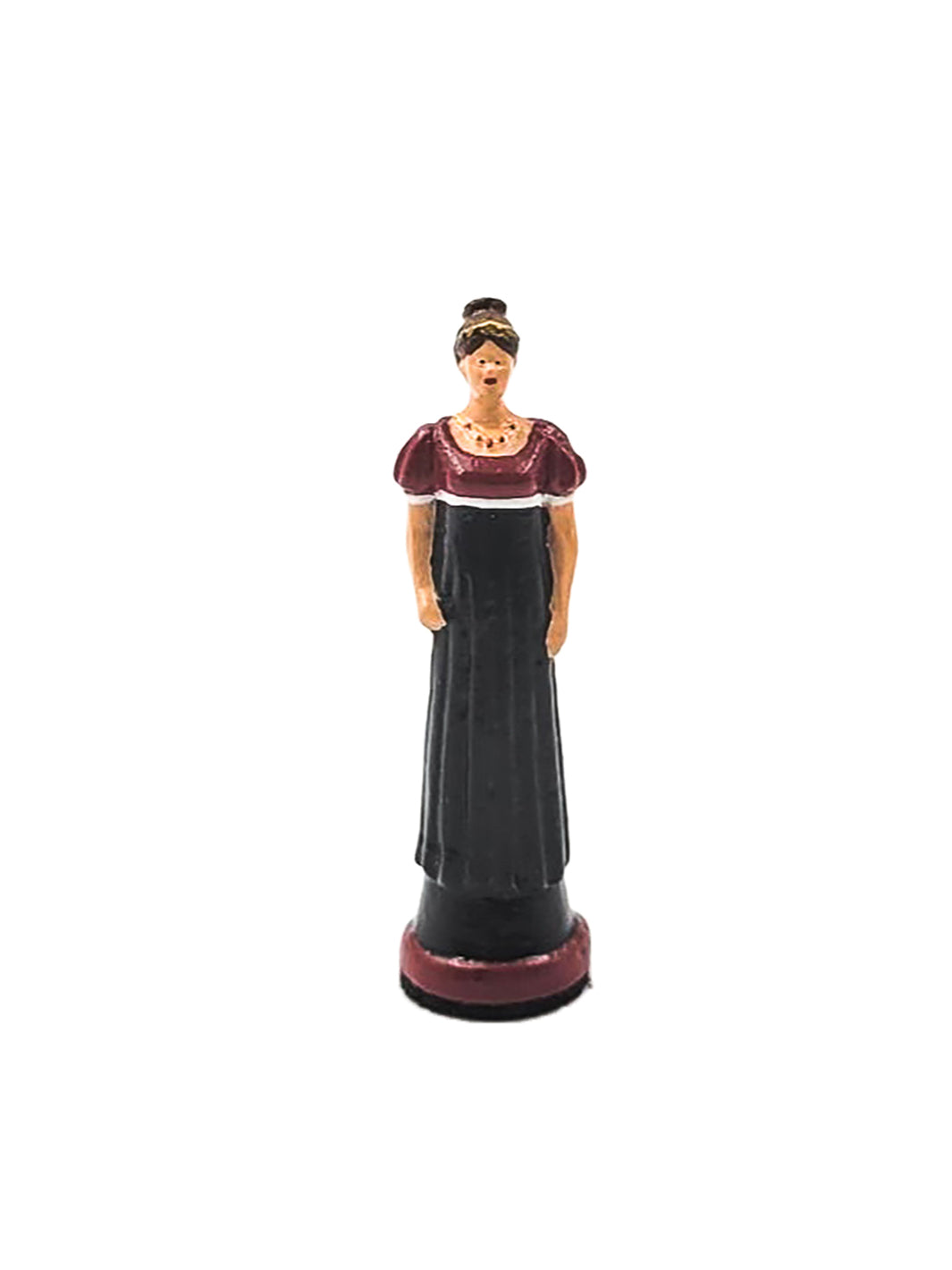Reine de jeu d'échec avec robe historique rouge vue de devant