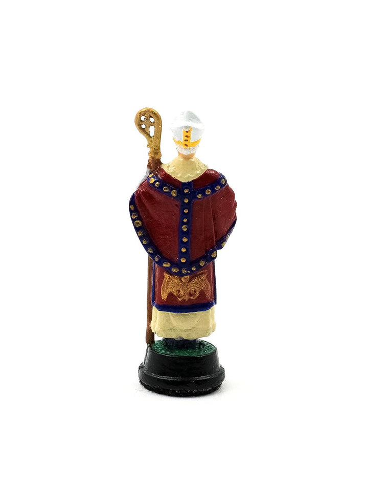 Piece Fou portant une tenue religieuse avec un sceptre vue de derriere