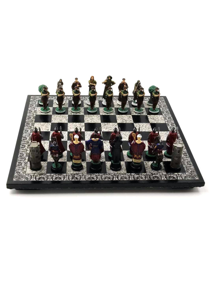 Jeu d'échecs Robin des bois en couleur sur une planche de granit vue de face