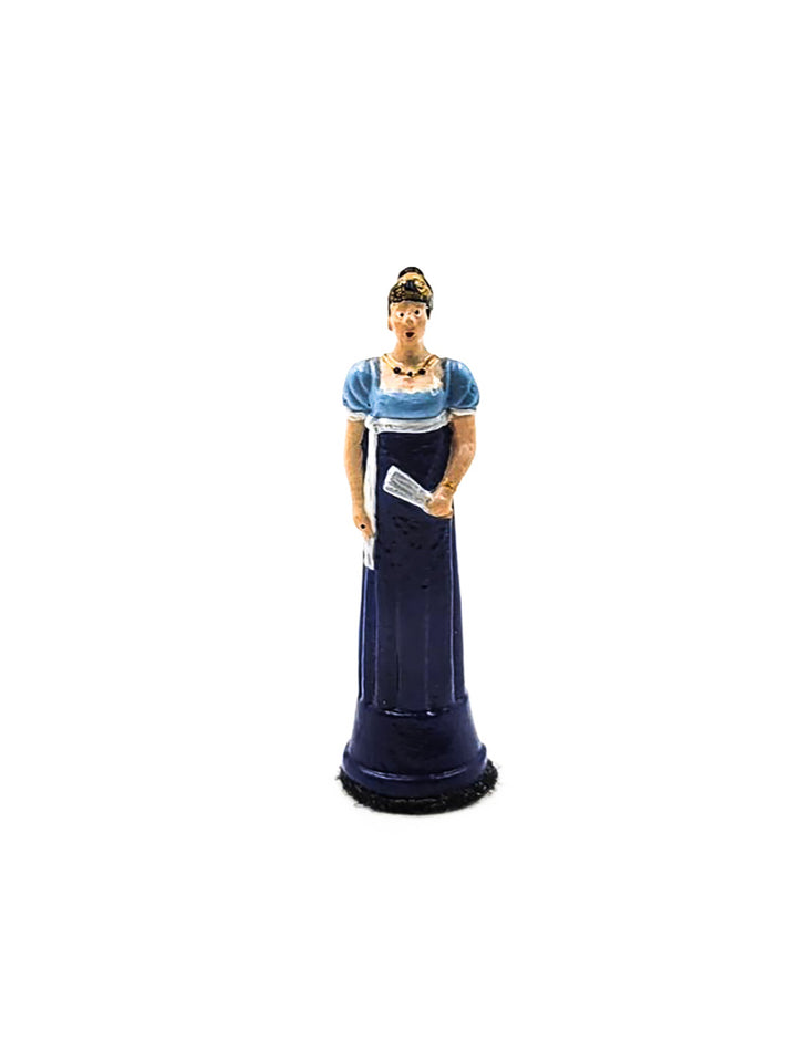 Reine de jeu d'échec avec robe historique bleue vue de devant