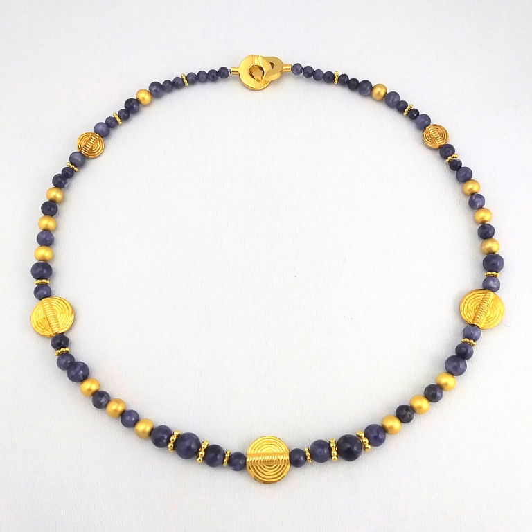 Collier de pierres québécoises violettes et or