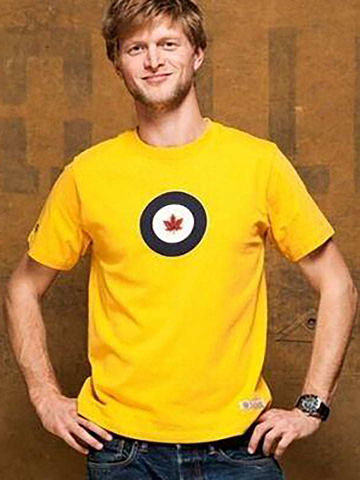 Mannequin homme portant un Tshirt RCAF jaune