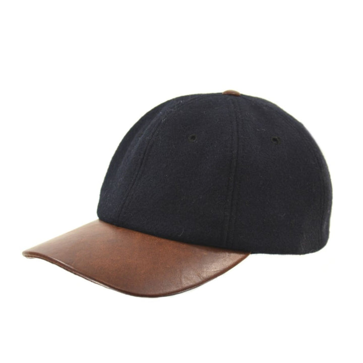 Casquette Crown Cap en laine noir avec visière en cuir brun