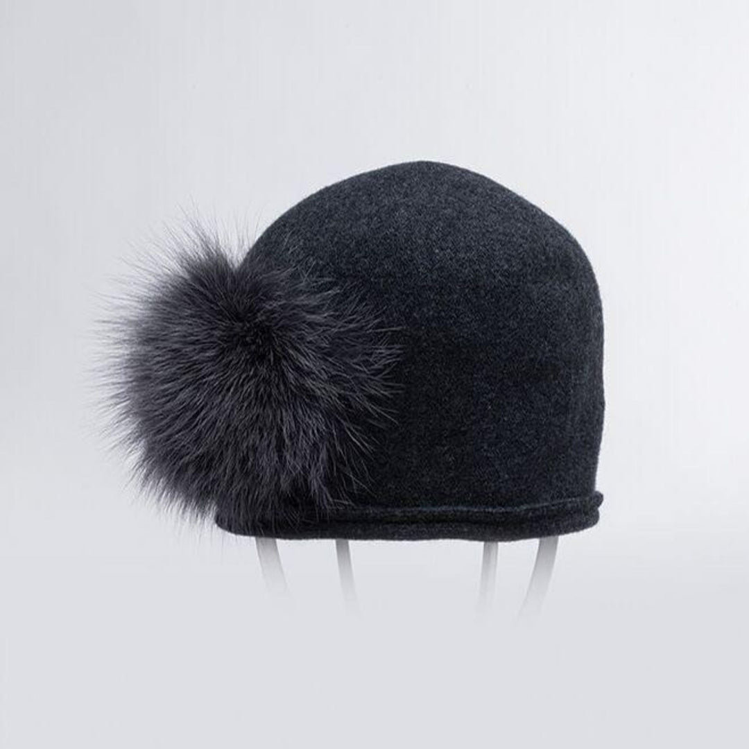 chapeau de laine avec une touche de fourrure sur le côté de couleur gris foncé