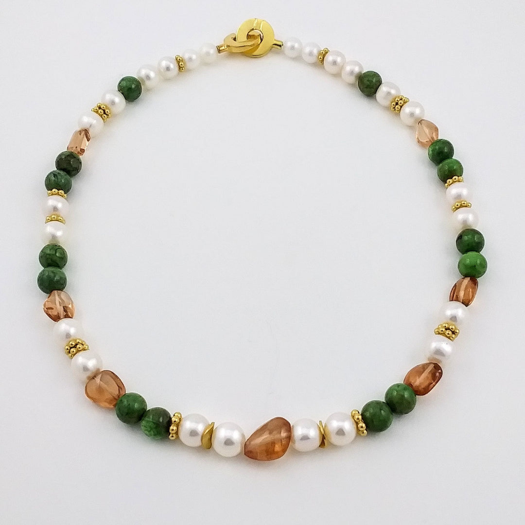 Collier de pierres québécoises vertes et orangées avec perles et or