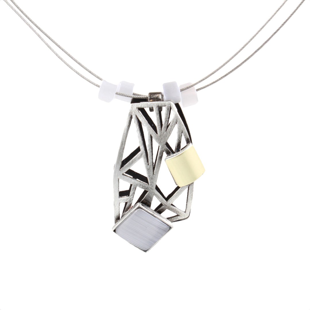Collier avec pendentif geometrique et pierres dorées et grises