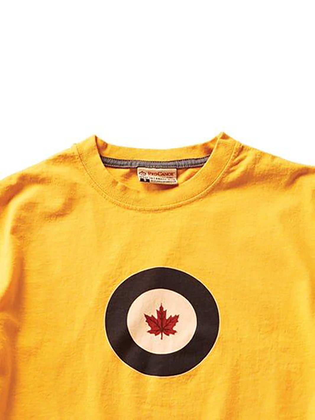 Détails du logo du Tshirt RCAF jaune pour hommes