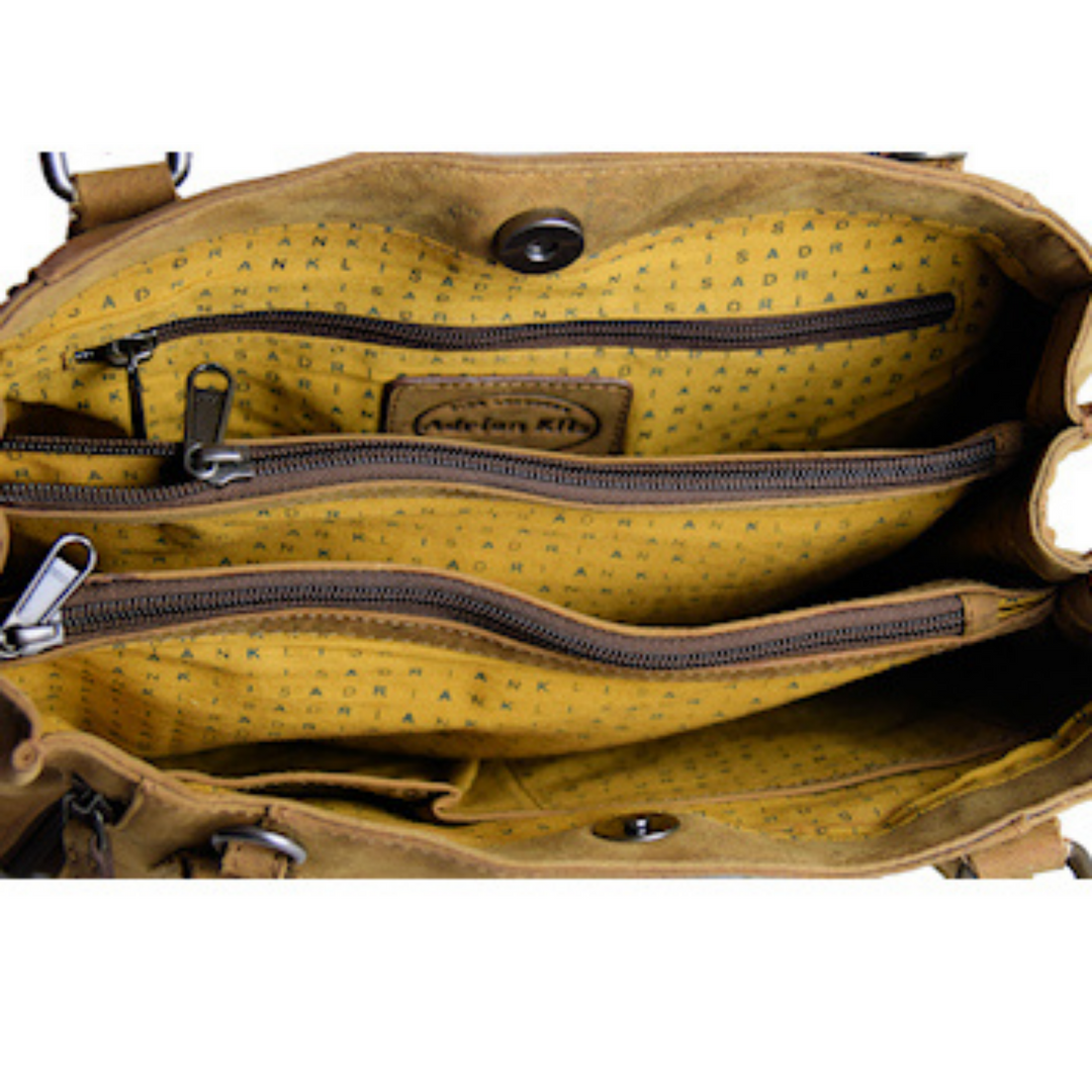 Intérieur d'un sac à main en cuir de bison avec 3 compartiments