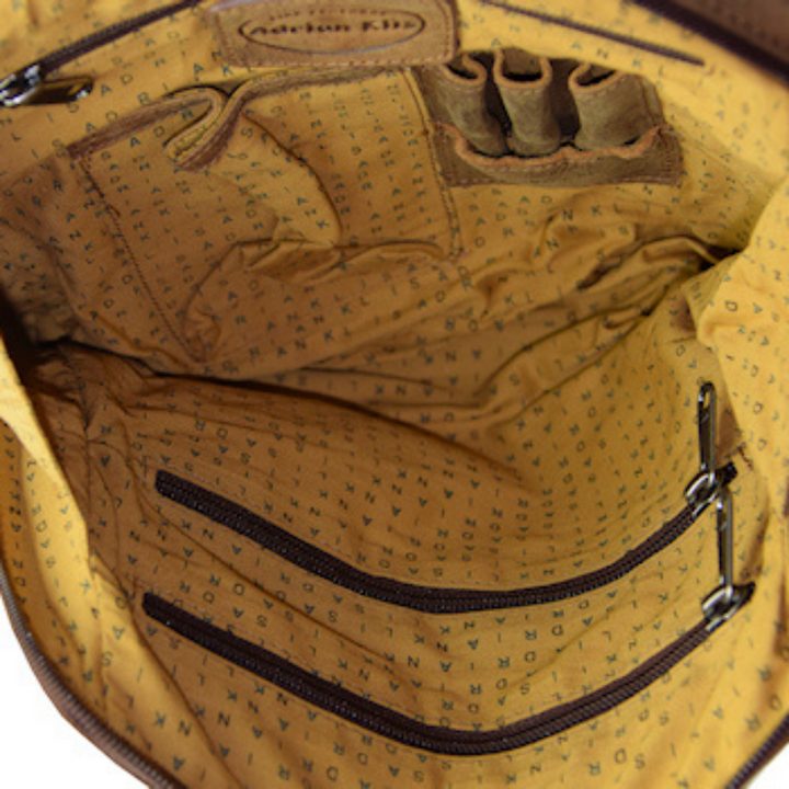 Intérieur de sac en cuir de bison avec pochettes et rangements à stylos