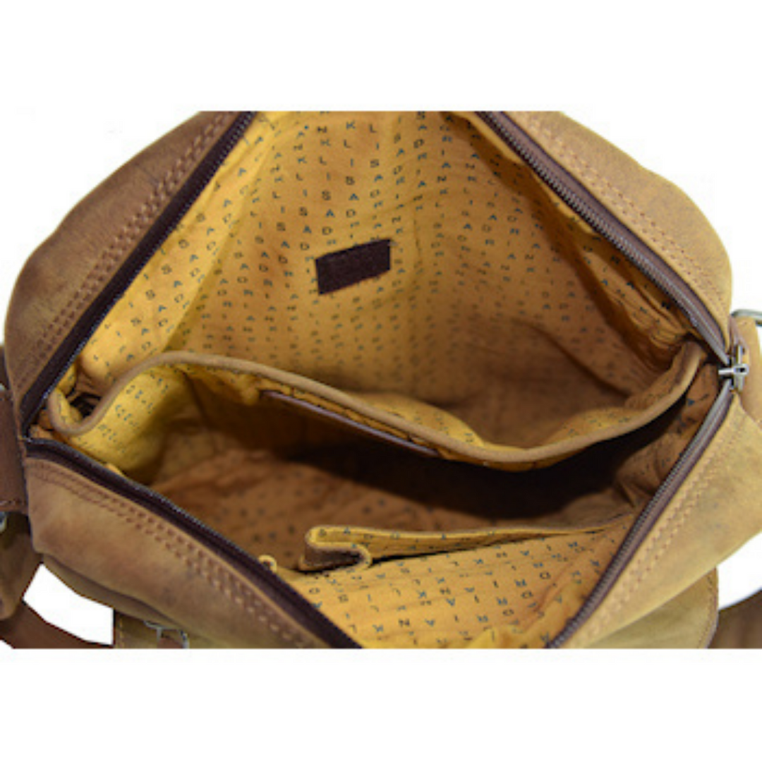 Intérieur d'un sac en cuir de bison 2593 avec pochette ouverte