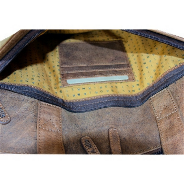 Intérieur de la pochette avant du sac en cuir de bison avec porte-cartes