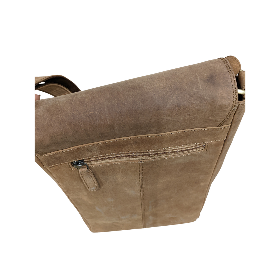 Simple messenger bag in buffalo leather