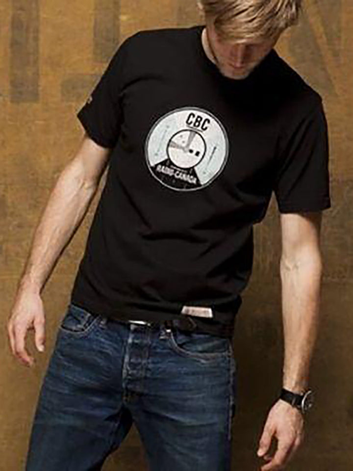 Mannequin portant un Tshirt CBC Radio-canada Test noir